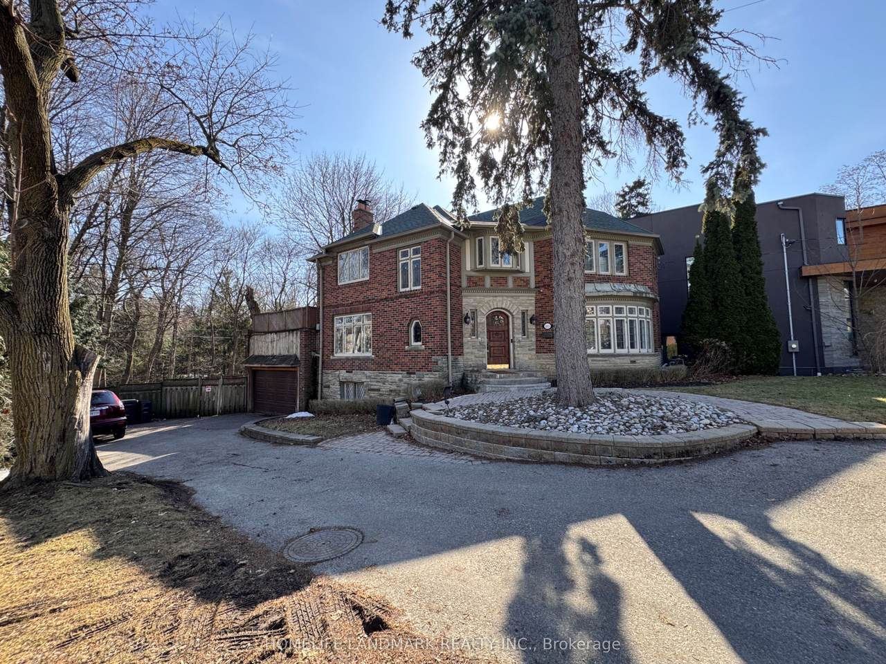 283 Chaplin Crescent - Photo 1