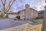425 Canterbury Crescent - Photo 3
