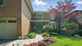 402 Barclay Crescent - Photo 2