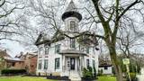 347 Queen Street - Photo 1