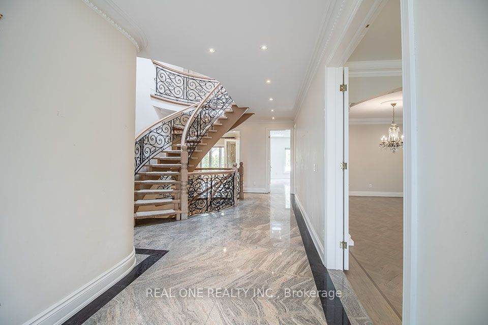https://bt-photos.global.ssl.fastly.net/toronto/orig_boomver_1_C13005614-1.jpg