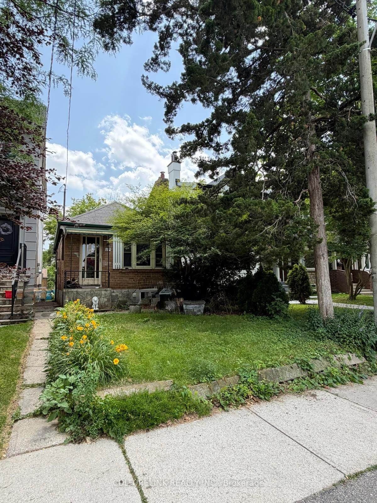https://bt-photos.global.ssl.fastly.net/toronto/orig_boomver_1_C13512848-1.jpg