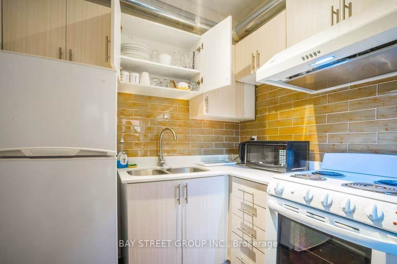 https://bt-photos.global.ssl.fastly.net/toronto/orig_boomver_1_C13530568-1.jpg