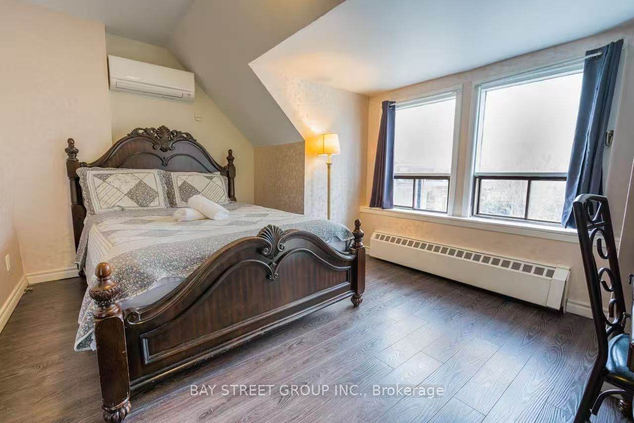 https://bt-photos.global.ssl.fastly.net/toronto/orig_boomver_1_C13530568-1.jpg