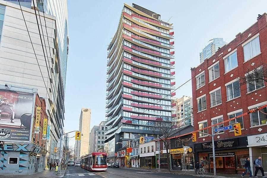 215 Queen St - Photo 1