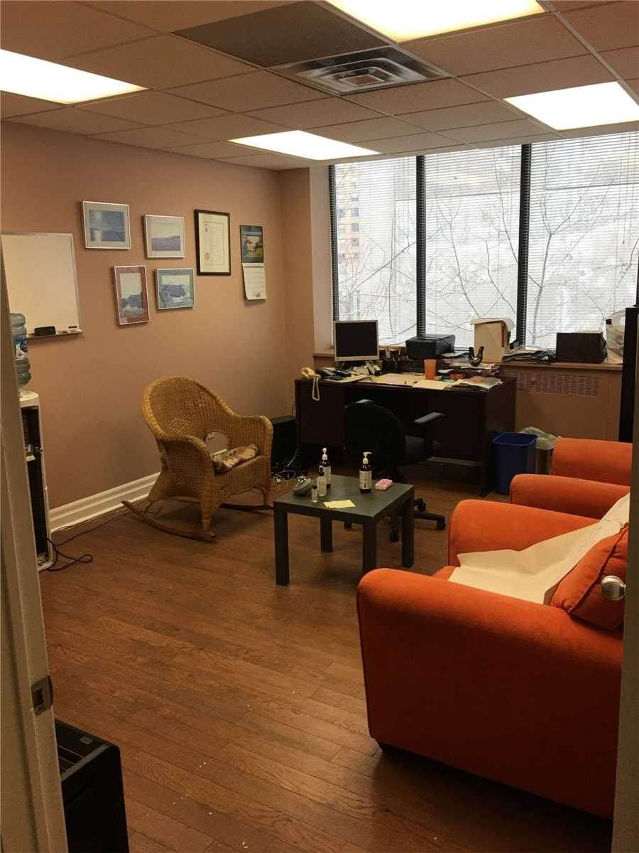 20 Eglinton Ave - Photo 1