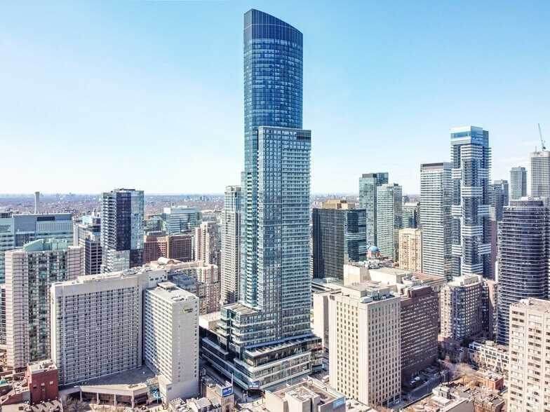 384 Yonge St - Photo 1