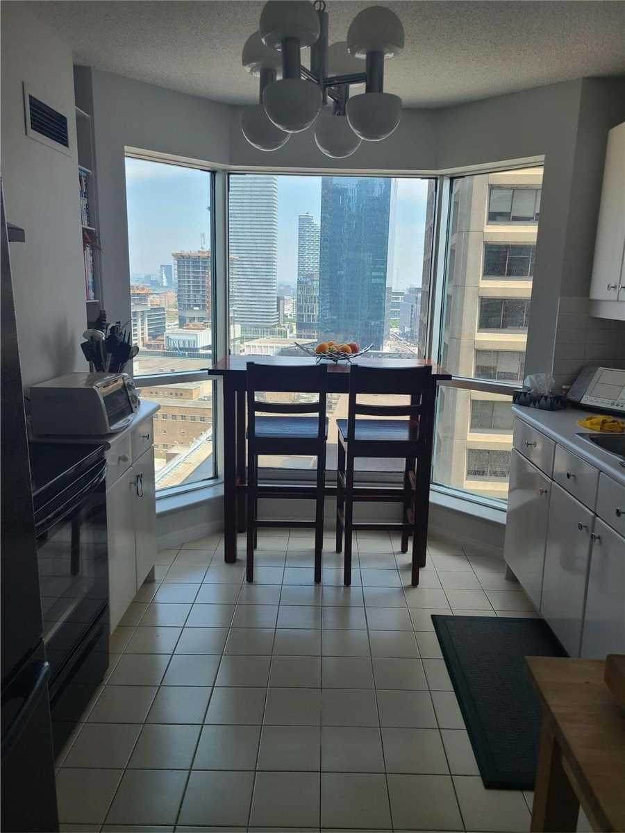 10 Yonge St - Photo 1