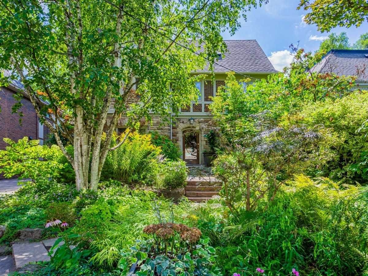 17 Silverwood Ave - Photo 1