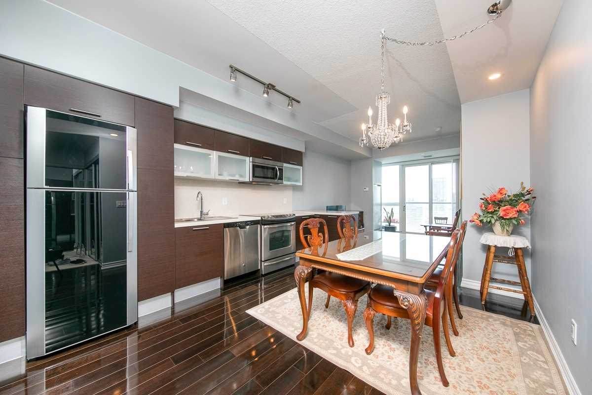 386 Yonge St - Photo 1