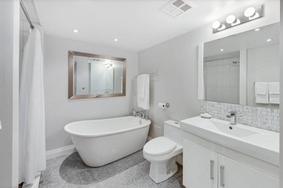 225 Davenport Rd - Photo 1