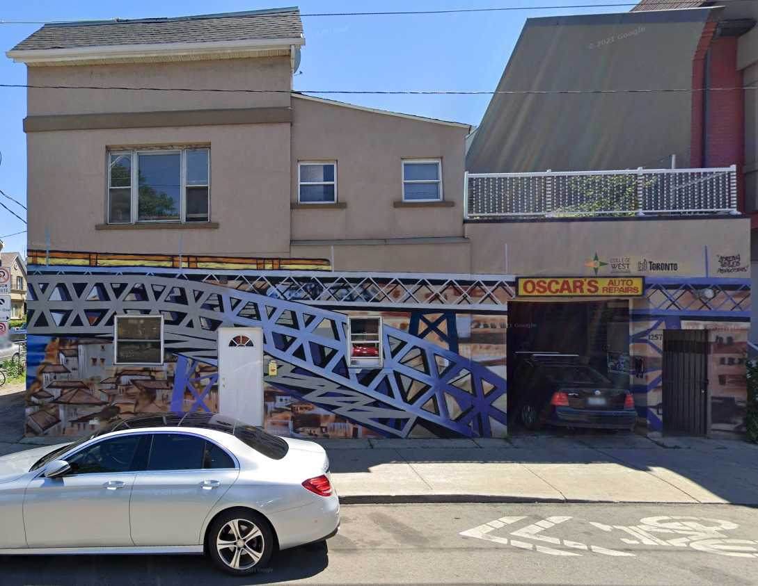 1255 College St - Photo 1