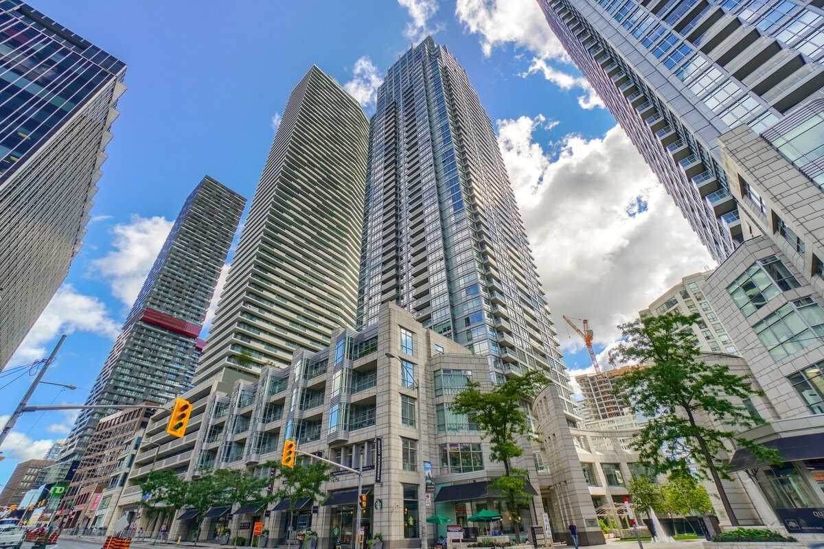 2191 Yonge St - Photo 1
