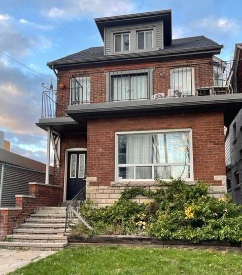 68 Davisville Ave - Photo 1