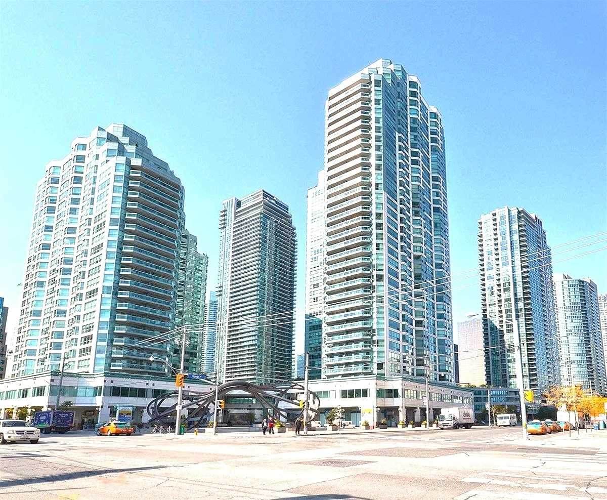 10 Yonge St - Photo 1