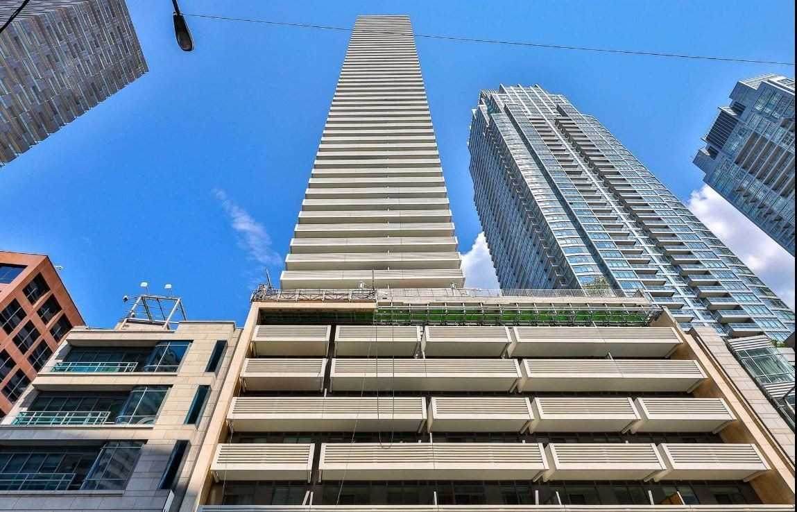 2221 Yonge St - Photo 1