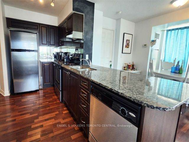 https://bt-photos.global.ssl.fastly.net/toronto/1280_boomver_1_E13597852-1.jpg