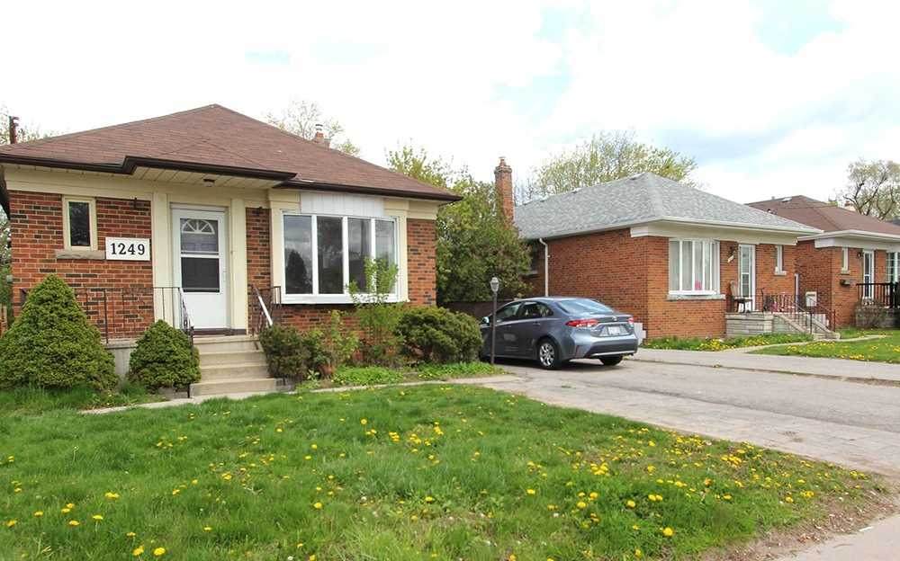 1249 Warden Ave - Photo 1
