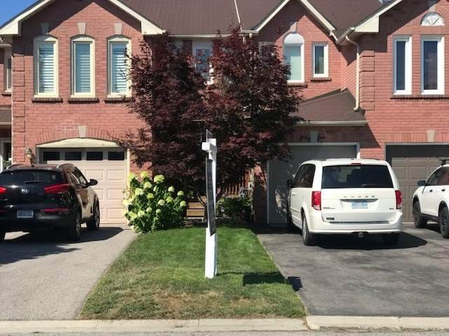 44 Pinebrook Cres - Photo 1