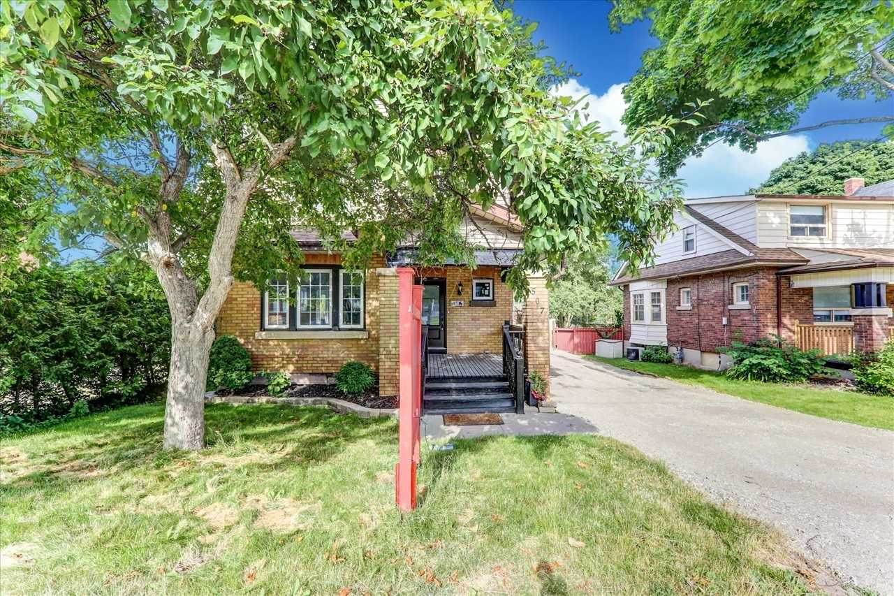 507 Brock St - Photo 1