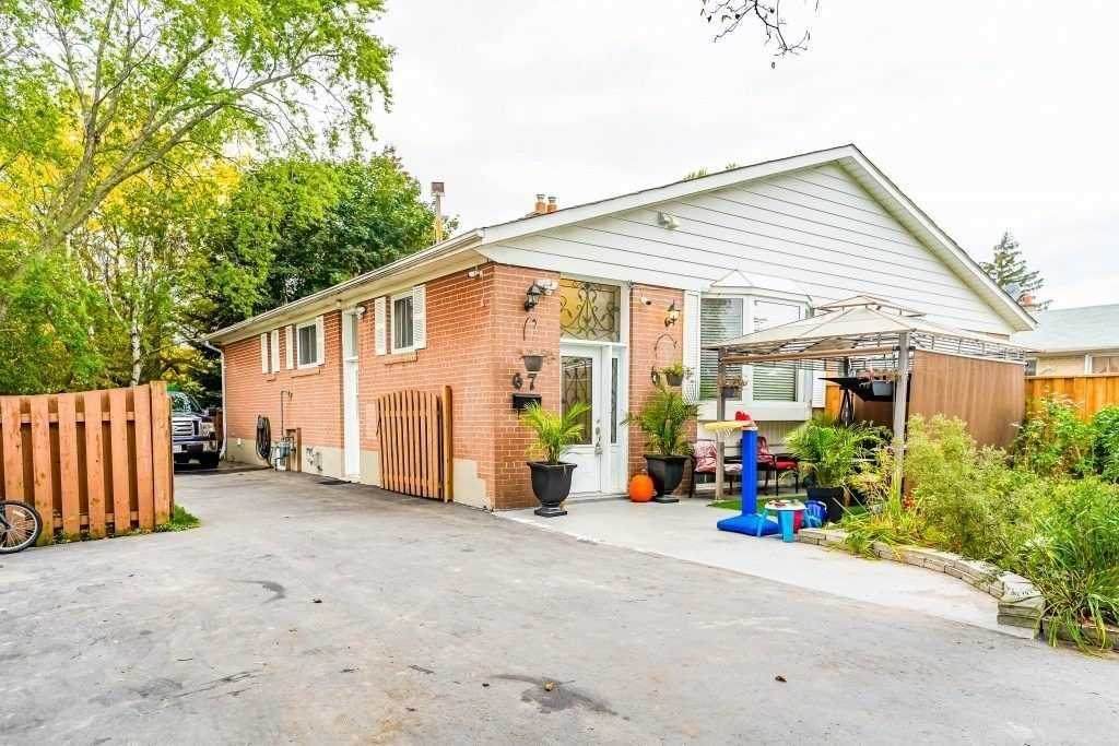 67 Thorncroft Cres - Photo 1