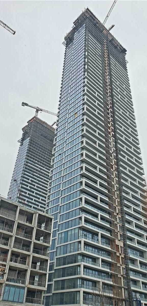100 New Park Pl - Photo 1