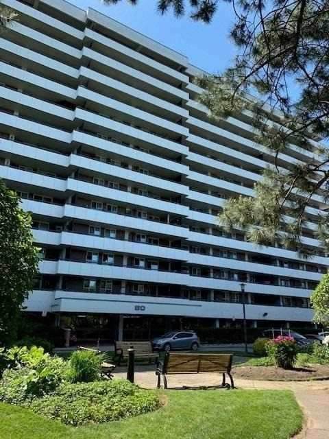 80 Inverlochy Blvd - Photo 1