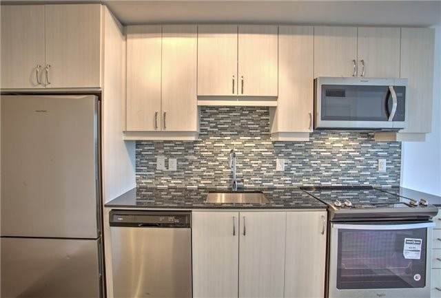 9191 Yonge St - Photo 1
