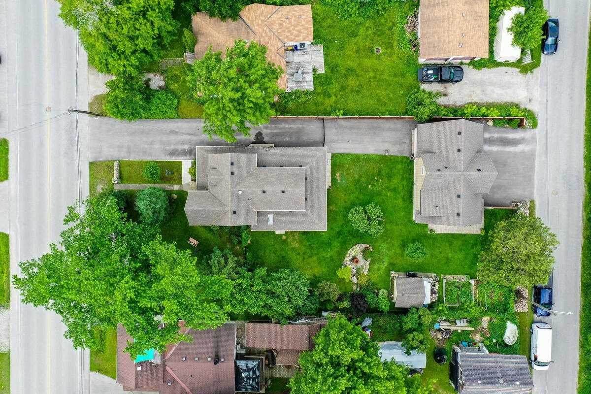 1027 Ewart St - Photo 1
