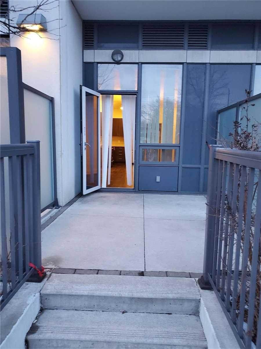 7167 Yonge St - Photo 1
