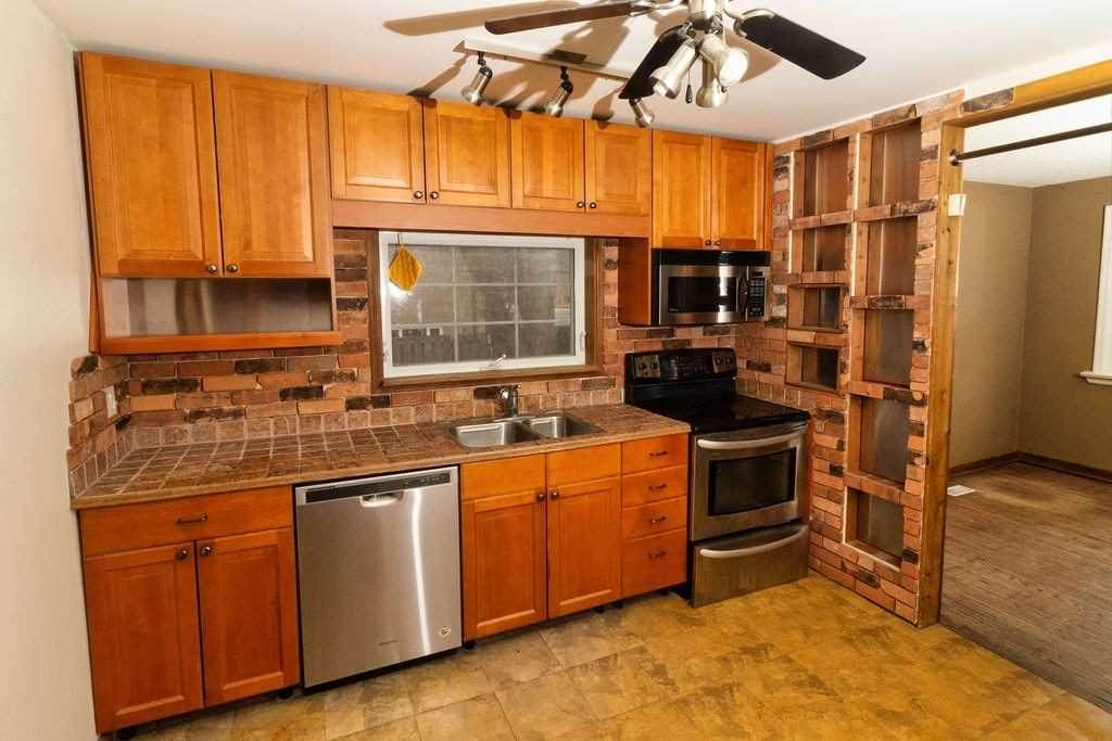 175 Major Mackenzie Dr - Photo 1