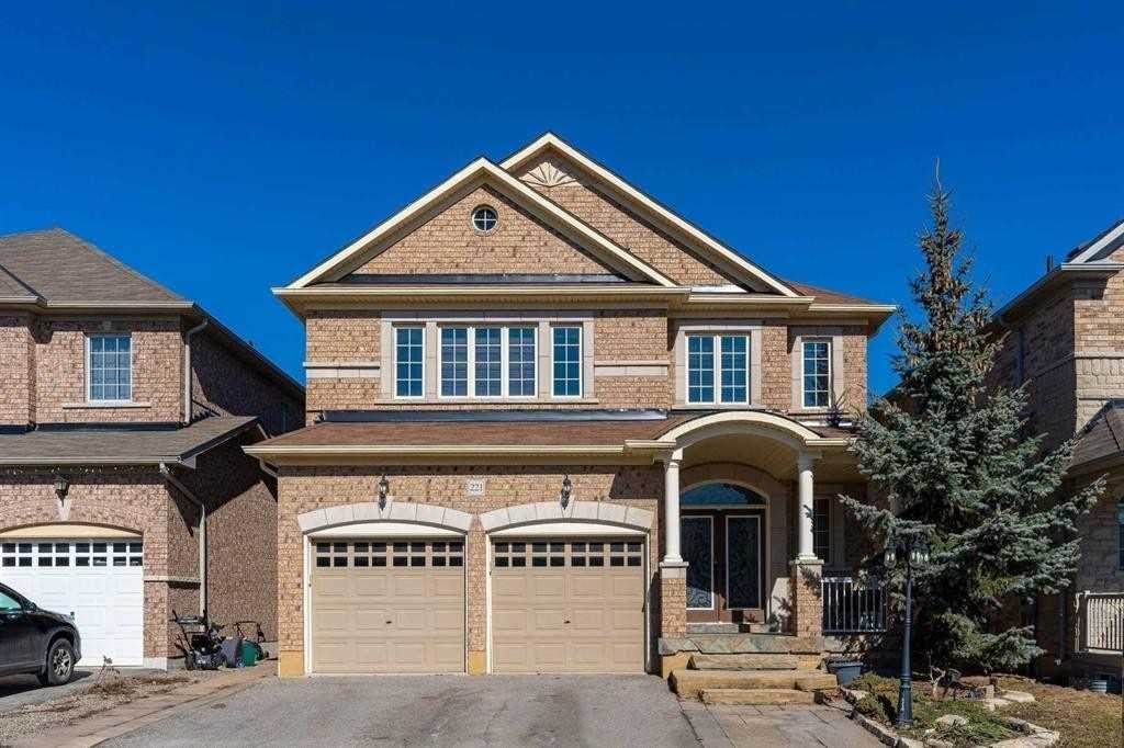 221 Tonner Cres - Photo 1