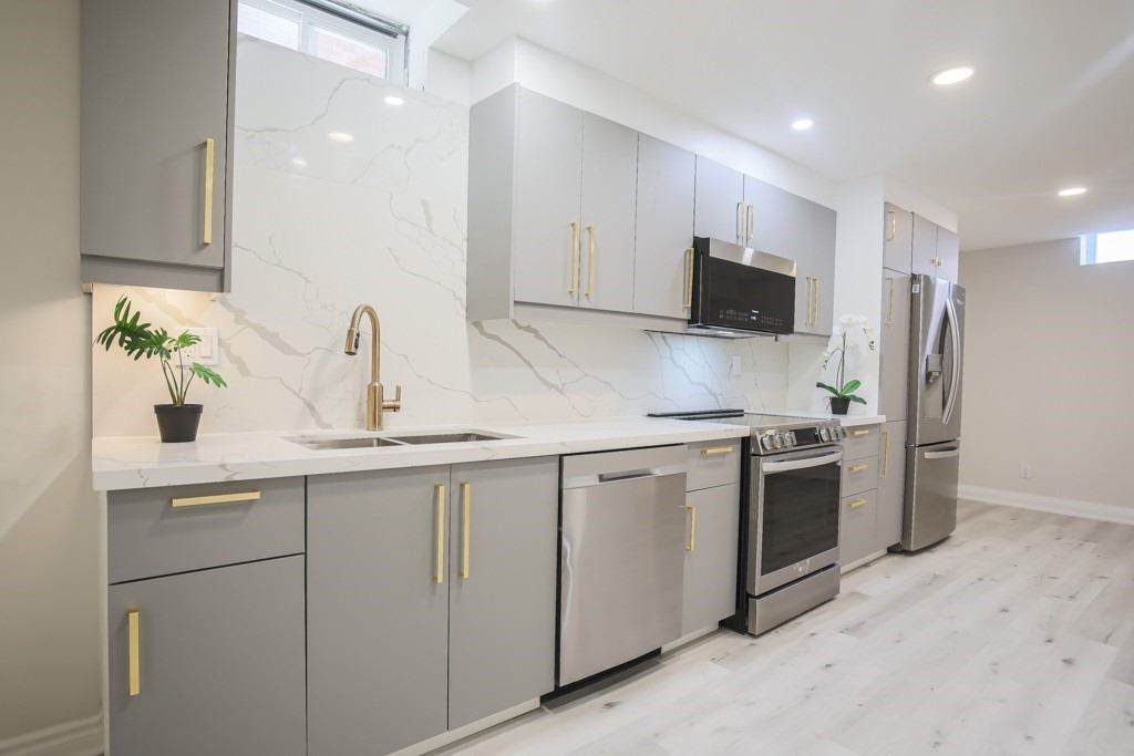 87 Woodriver St - Photo 1