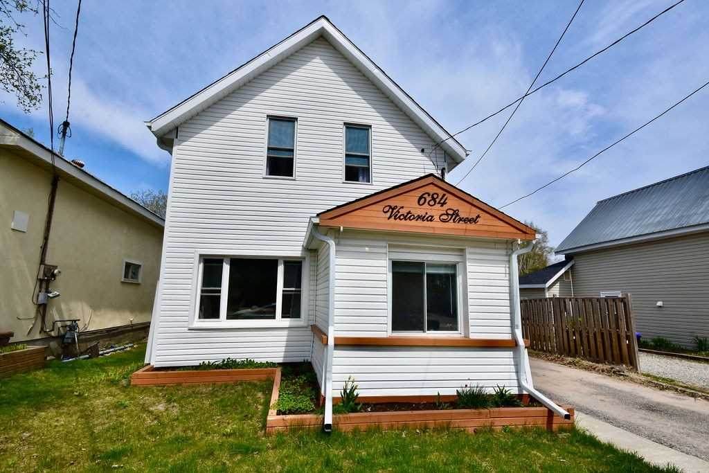 684 Victoria St - Photo 1
