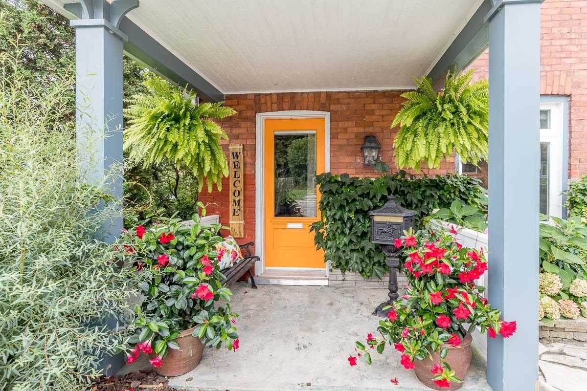 294 Queen St - Photo 1
