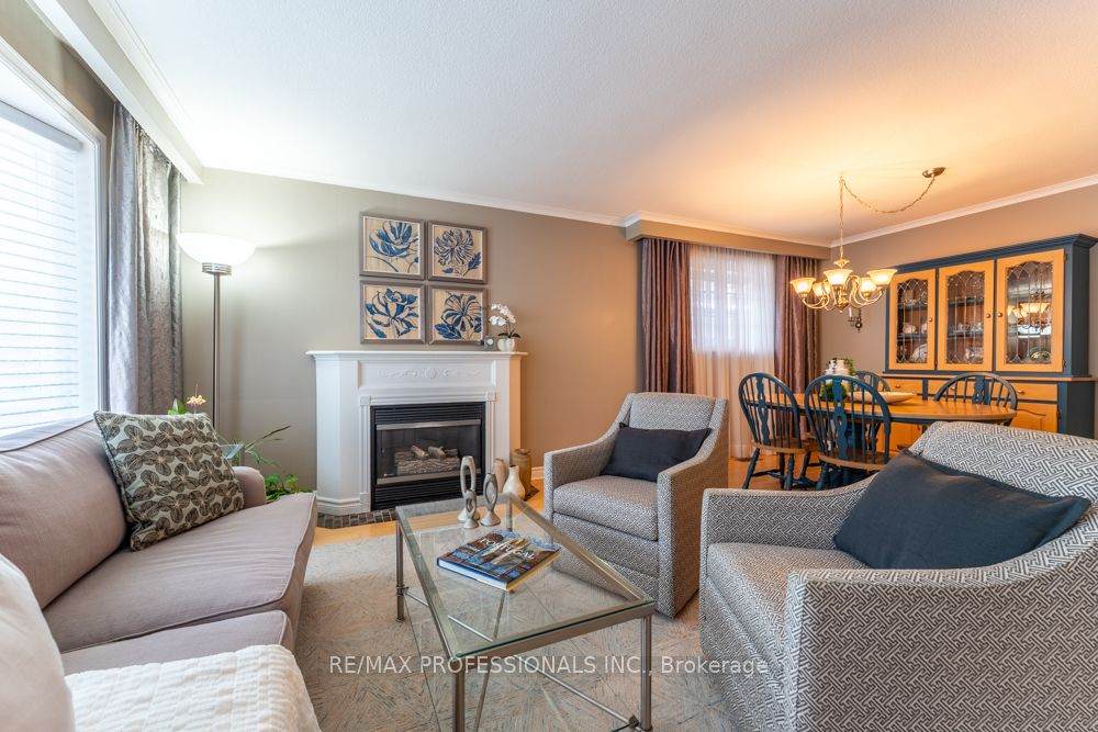 https://bt-photos.global.ssl.fastly.net/toronto/1280_boomver_1_W12948140-1.jpg