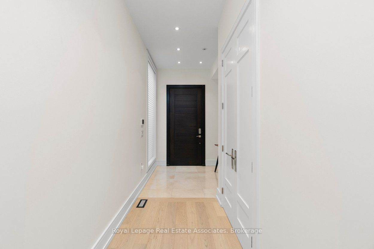 https://bt-photos.global.ssl.fastly.net/toronto/1280_boomver_1_W12950394-1.jpg