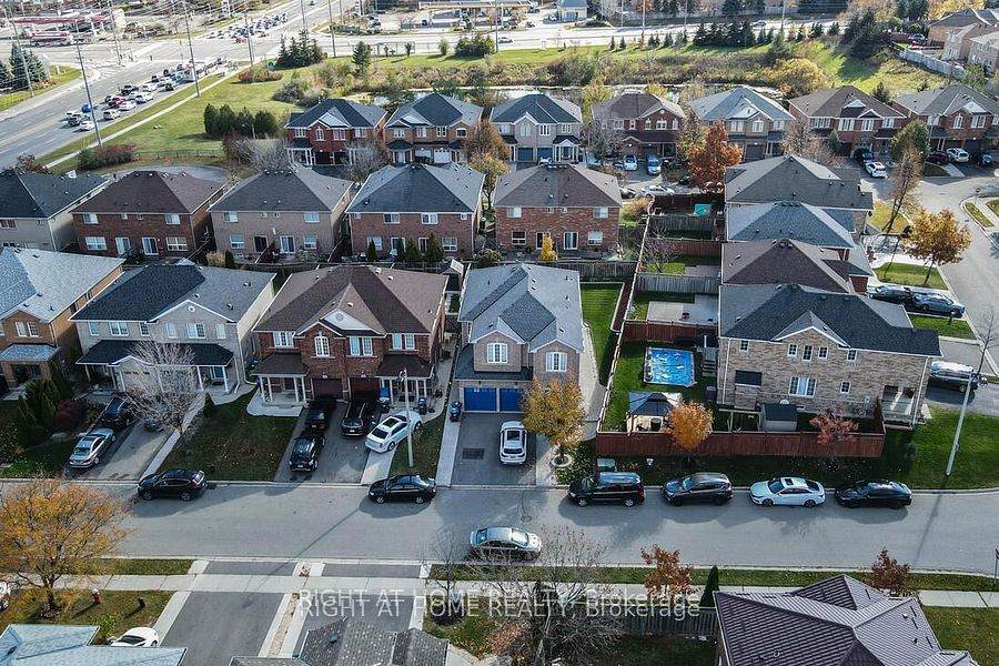 https://bt-photos.global.ssl.fastly.net/toronto/orig_boomver_1_W13008576-1.jpg