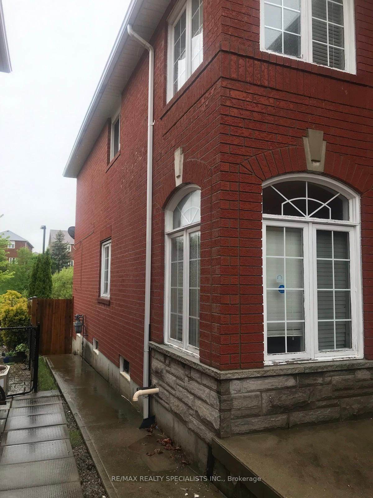 https://bt-photos.global.ssl.fastly.net/toronto/orig_boomver_1_W13079968-1.jpg