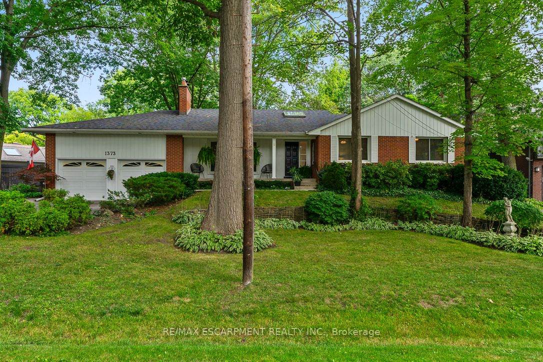 1373 Queen Victoria Avenue - Photo 1