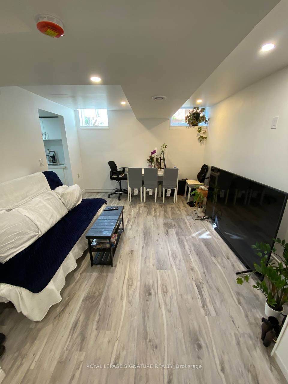 https://bt-photos.global.ssl.fastly.net/toronto/orig_boomver_1_W13519022-30.jpg