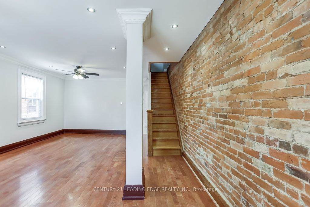 https://bt-photos.global.ssl.fastly.net/toronto/orig_boomver_1_W13608318-1.jpg