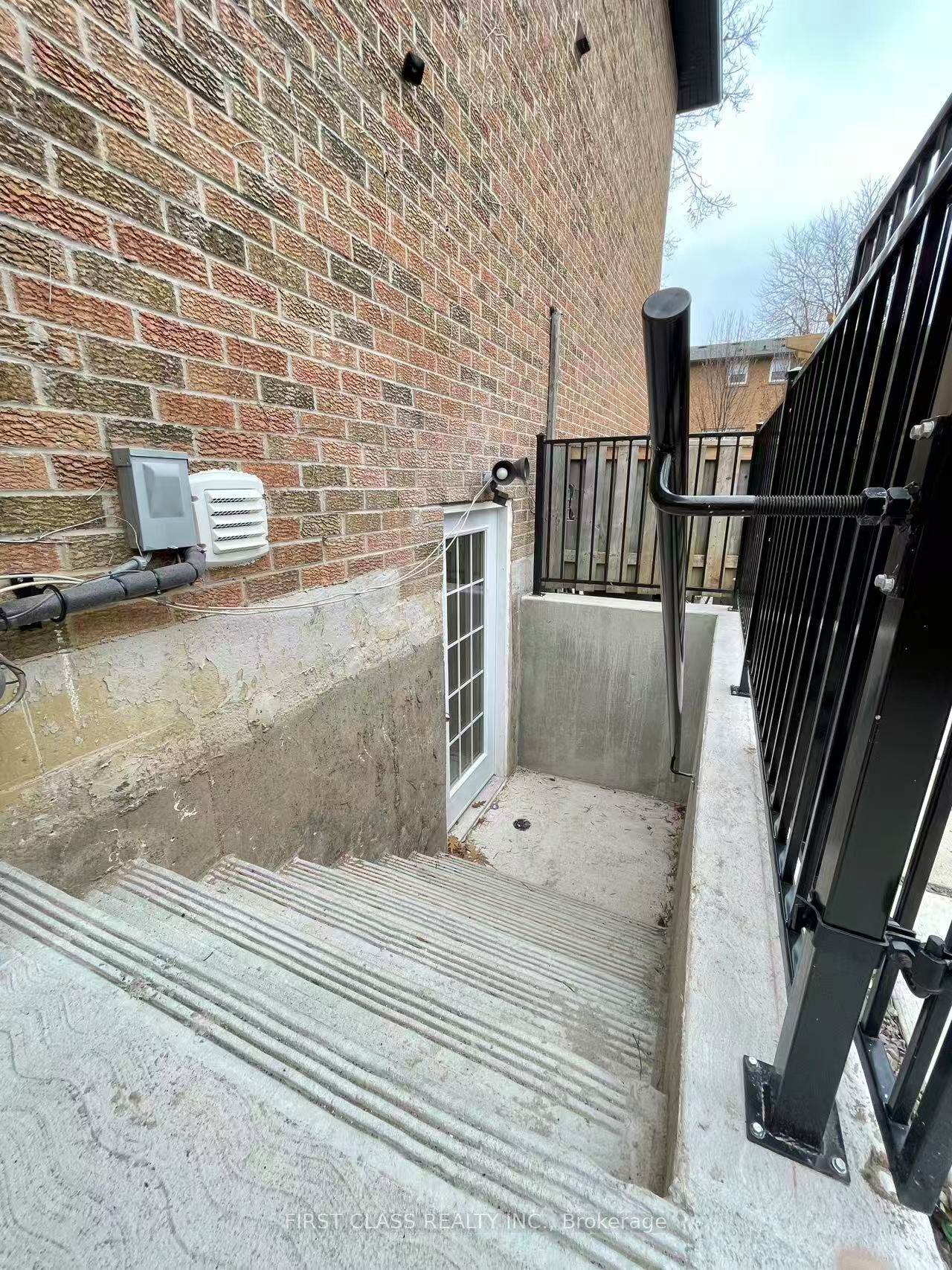 https://bt-photos.global.ssl.fastly.net/toronto/orig_boomver_1_W13613498-1.jpg