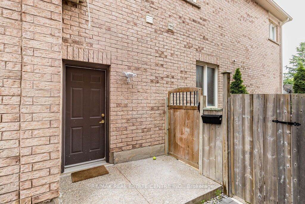 https://bt-photos.global.ssl.fastly.net/toronto/orig_boomver_1_W13615304-1.jpg