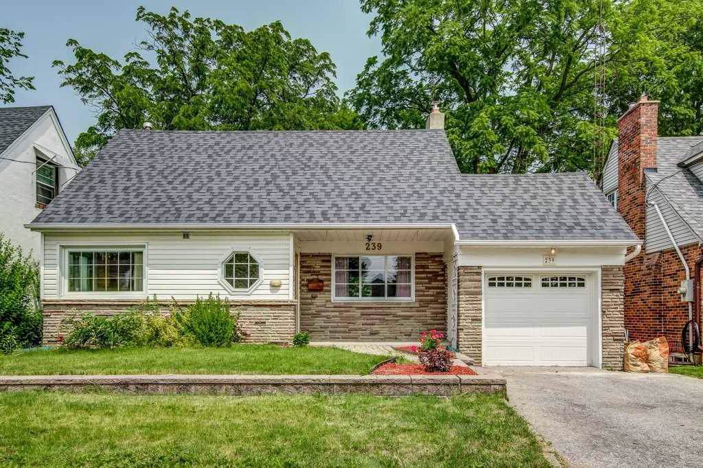 239 Burnhamthorpe Rd - Photo 1