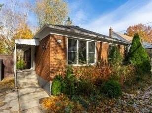 16 Ambleside Ave - Photo 1