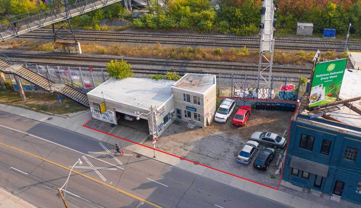 2486 Dundas St - Photo 1
