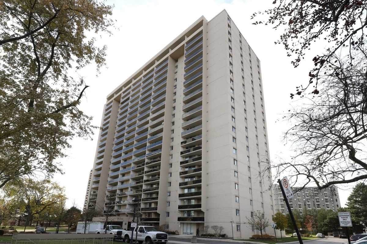 820 Burnhamthorpe Rd - Photo 1