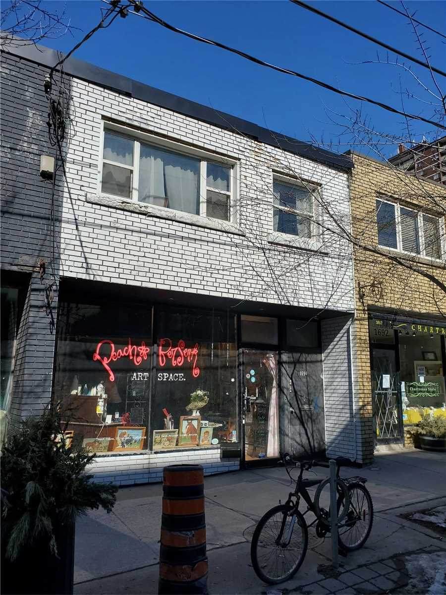 1694 Queen St - Photo 1