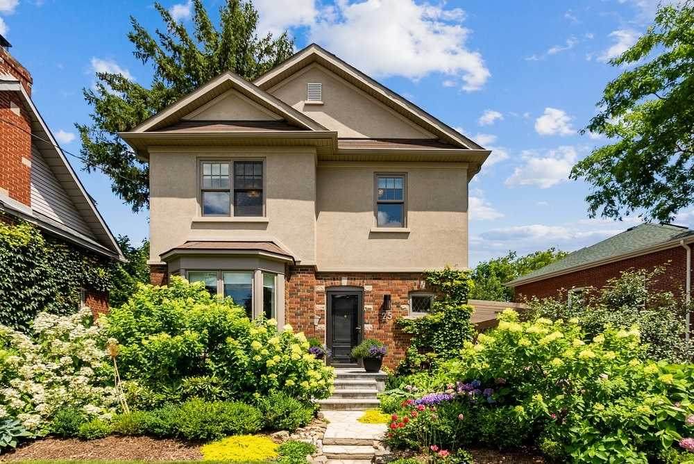 25 Wesley Ave - Photo 1